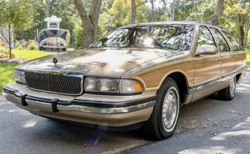 Classic Charm: 1996 Buick Roadmaster Limited Estate Wagon For Sale